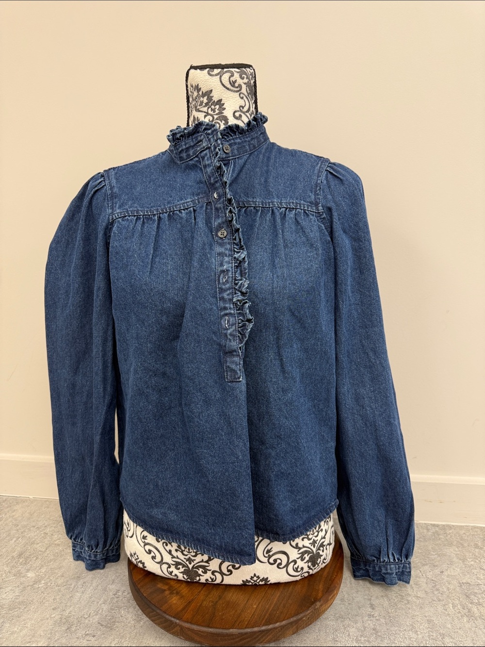 Gap Ruffle popover Chambray denim top XS